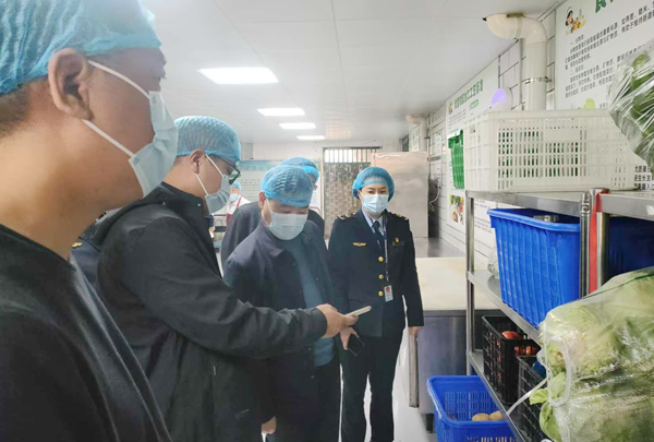 郑州经开区市场监管局祥云市场监管所督导检查校园食品安全工作，探索精准化食安服务新模式