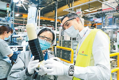 稳经济政策红包再加力 一手抓防疫，一手促发展